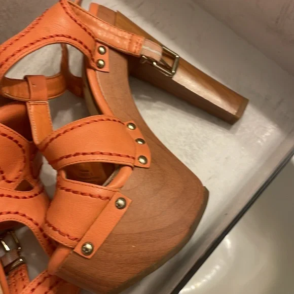 Jessica Simpson - Picture 2 of 7